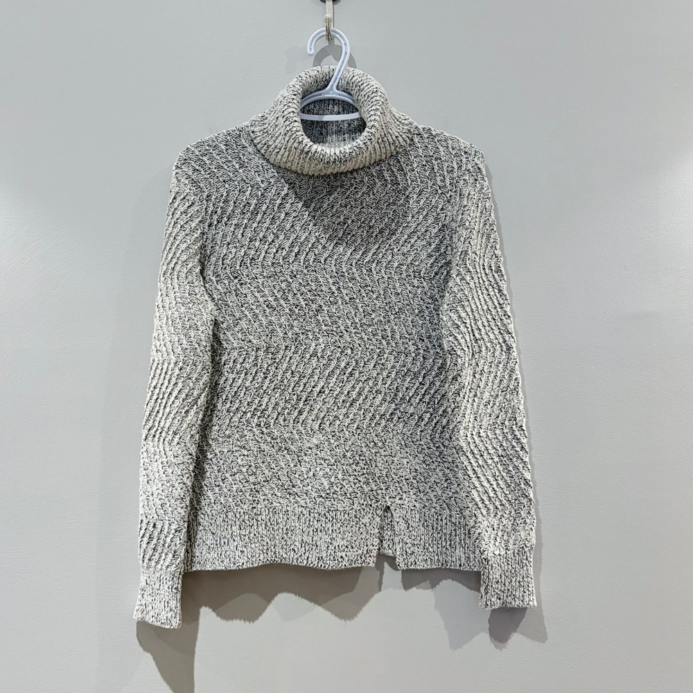 Roots Canada Womens Grey Marled Chevron Knit Turtleneck Sweater Size Small - Picture 2 of 8